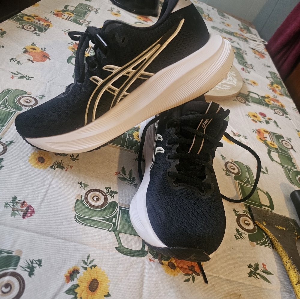 Asics Black and White Women's Athletic Running Shoes - Picture 5 of 8
